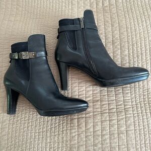 Women’s Black Leather Aquatalia boot - sz 8.5